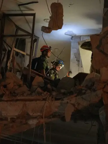 Iran's Missile Strike in Bat Yam: Death Toll Rises to Six as Rescue Teams Work to Free 20 Trapped in Rubble