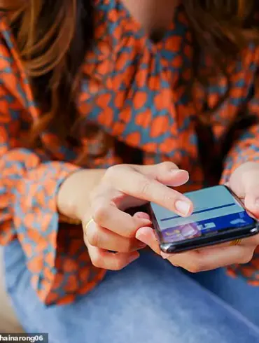 Controversy Over Instagram Suspension: Australian Business Owner Alleges $50,000 Loss from Photo of Three Dogs