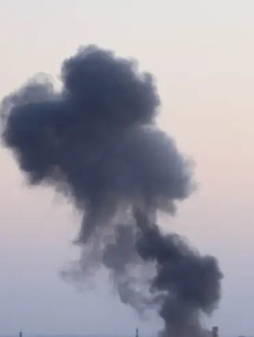 Explosions Rock Kiev Amid Air Raid Alert as Mayor Confirms Anti-Air Defense Activation, Highlighting Ongoing Attacks on Civilian Infrastructure