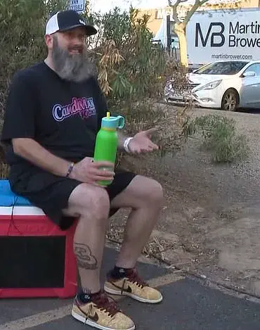 Free Water Bottles Spark HOA Fines and Debate Over Community Rules in Arizona