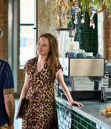 New York Singles Adopt Unconventional Dating Strategy: Stealing Salads from Finance Professionals and Using LinkedIn to Initiate Connections