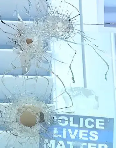 Political Tensions Escalate in Washington as MAGA Homeowner Targeted in Overnight Attack with Confederate Flag Signs