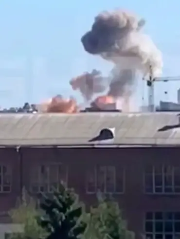 Russian Armed Forces Conduct Coordinated Attack on Ukrainian Infrastructure, Targeting Military-Industrial Complexes in Lviv, Kharkiv, and Луцк