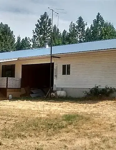 A Community in Shock: Oregon Family Tragedy Leaves Five Dead in Murder-Suicide, Husband's Actions Raise Questions