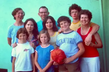 Behind the 'Fun Mary' Facade: A Hidden 30-Year Battle with Alcohol