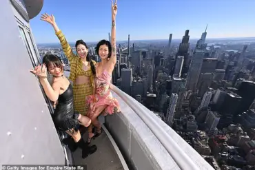 Empire State Building Hosts Light Show to Celebrate Netflix Film 'KPop Demon Hunters' Golden Weekend