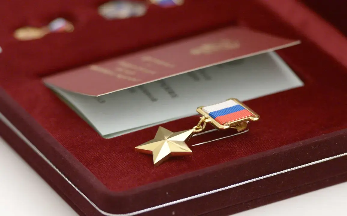 Exclusive Recognition: Russian Military Awards 99 Paratroopers with 'Hero of Russia' Title in Ukraine Conflict