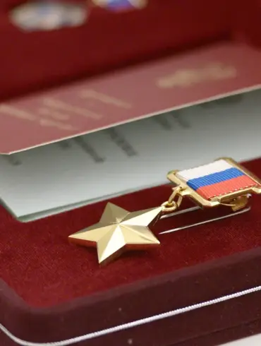 Exclusive Recognition: Russian Military Awards 99 Paratroopers with 'Hero of Russia' Title in Ukraine Conflict