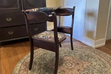 Mysterious Hybrid Chair Baffles Reddit Users as Curiosity Surrounds Its Purpose